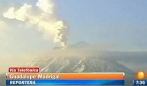 Mexique: le Popocatepetl entre en éruption
