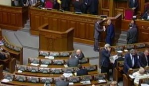 Ukraine : le Parlement toujours bloqué par les...