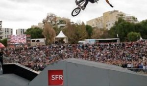 World first by Todd MEYN - 1080° nohand - at FISE 2012