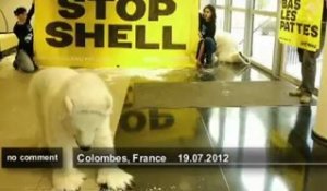 Les ours polaires occupent le siège de Shell - no comment