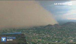 Etats-Unis : un nuage de poussière engloutit la région de Phoenix
