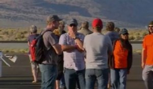 Un avion s'écrase sur la foule