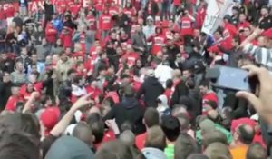 Manifestation anti-Duchatelet (3):  les supporters envahissent Sclessin