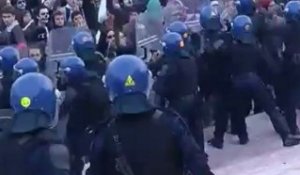 Portugal : un rempart de policiers pour protéger le...