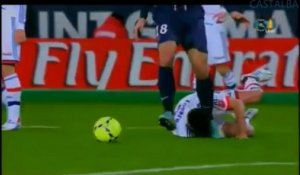 Zlatan s'essuie les crampons sur la tête de Dejan Lovren (PSG-OL, 18e journée de Ligue 1)