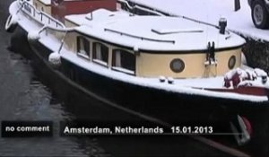Paysage hivernal de carte postale à Amsterdam - no comment
