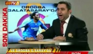 Quand un journaliste turc s'entraîne déjà à célébrer les buts de Drogba !