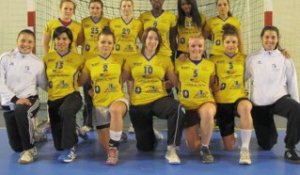 Présentation des joueuses du Handball Club de Saint-Amand-les-Eaux