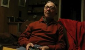 Quand un grand-père de 84 ans joue à la console