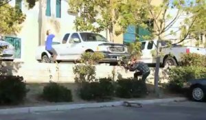 Le skateur Adam Miller fait un backflip