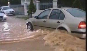 Un déluge s'abat sur Athènes, des torrents dévalent les rues