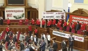 L'opposition ukrainienne lève le blocage du parlement