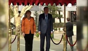 Angela Merkel souffle le chaud et le froid en Turquie