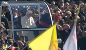 Les adieux de Benoît XVI place Saint-Pierre