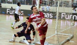 Un nouveau but de folie de Falcao en Futsal !