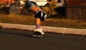 Girls Can Skate - Sula Paiva - Longboard Downhill - 2011