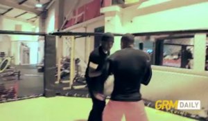 A SQUEEZY TRAINS AT POUND STERLINGS MMA GYM