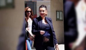Kim Kardashian dévoile son ventre dans un top en dentelle
