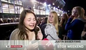 Une fan renifle la serviette de Justin Bieber
