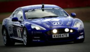 Aston Martin Rapide de course à Silverstone