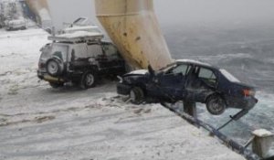 Une tempête en mer détruit 52 voitures sur un bateau