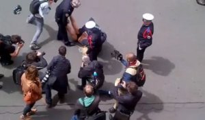 Trois Femen interpellées devant l'Elysée