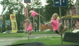 Des Polonaises pratiquent "le street pole dance"