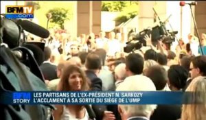 Nicolas Sarkozy acclamé à la sortie du siège de l'UMP - 08/07