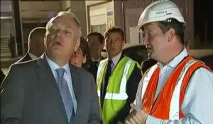 Ayrault rend visite aux ouvriers du futur tram à Vélizy-Villacoublay