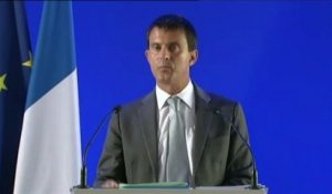 Valls assure vouloir "continuer à travailler main dans la main" avec Taubira
