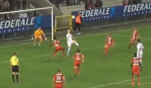 Football : Glenn van der Linden rate son penalty puis réussit un retourné acrobatique