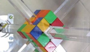 Un robot termine un Rubik's cube en 1 seconde