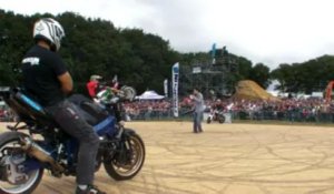 Finist'Air Show. Le pilote moto Jorian Ponomareff dans la catégorie stunt