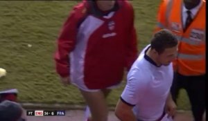 Rugby : une supportrice de la Grande-Bretagne respire le short porté par Sam Burgess