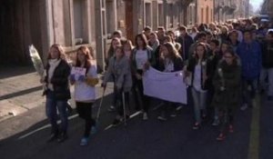 Millau: marche blanche en hommage à Aude, l'adolescente poignardée à mort - 08/12