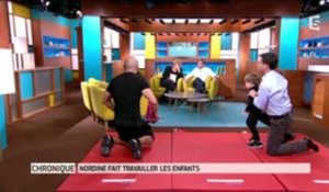 Une petite fille perturbe une émission en direct de France 5