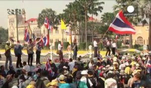 Thaïlande: la chef du gouvernement dissout le Parlement mais exclut de démissionner