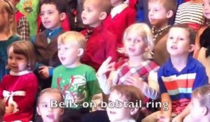 Claire Koch chante une chanson de Noël en langue des signes