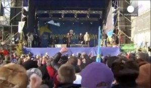 Ukraine : les pro-européens se rassemblent près de la villa du Président