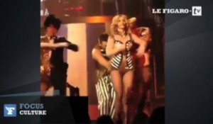 Le bustier de Britney Spears se détache sur scène à Las Vegas