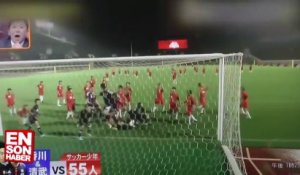 Football - Deux professionnels japonais attaquent face à 55 gamins !
