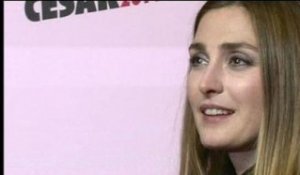 L'arrivée de Julie Gayet aux César 2014 - 28/02