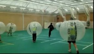 Le "bubble football", une variante délirante du foot