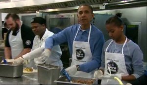 Obama fait des burritos dans un restaurant du coeur