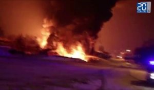 Un train transportant du gaz déraille et prend feu en Russie