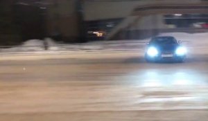 Crash avec une Audi RS5 pendant un gros drift sur la neige