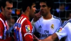 Un joueur du Real Madrid se mouche ... sur son adversaire en plein match