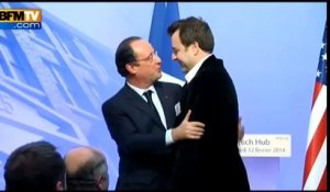 L'accolade de François Hollande avec Robert Diaz, le leader des "pigeons" - 13/02