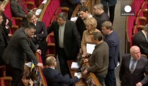 Ukraine : l'opposition bloque les débats au parlement