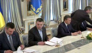 L'opposition ukrainienne et le président Ianoukovitch signent un accord de sortie de crise